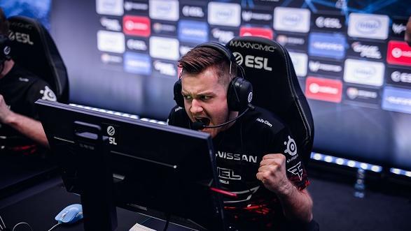 其实,og和faze在本次iem上已有过一次交手,还记得那一场比赛当中,og以