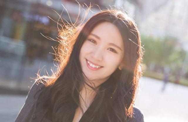 安妮和王小明漫画完结主人公在现实里领证女主身价过亿