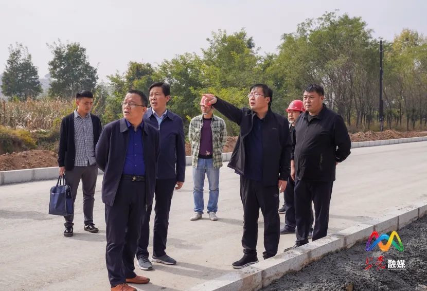 10月11日上午,区委书记张驰深入壶关县城至太郑高铁长治南站快速通