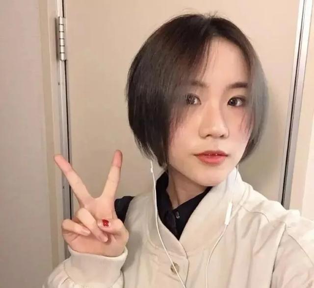 窦靖童|窦靖童和窦佳嫄，长相酷似双胞胎，天后王菲却令两人差距太大