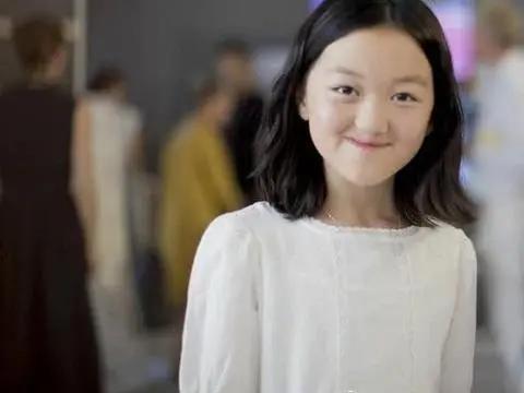 窦靖童|窦靖童和窦佳嫄，长相酷似双胞胎，天后王菲却令两人差距太大