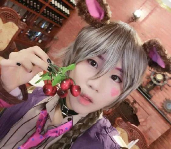 窦靖童|窦靖童和窦佳嫄，长相酷似双胞胎，天后王菲却令两人差距太大