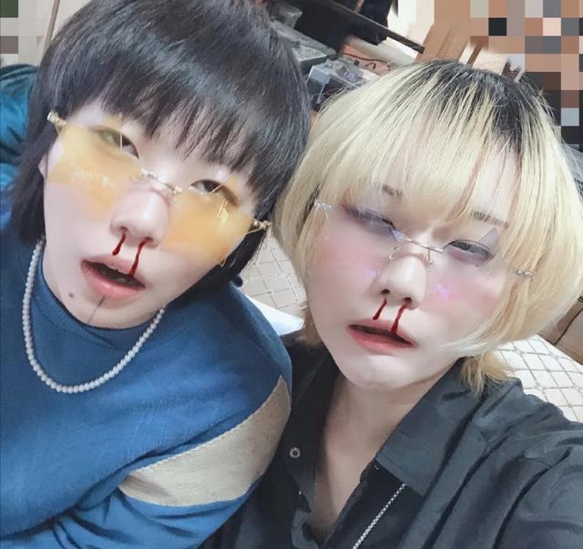 窦靖童|窦靖童和窦佳嫄，长相酷似双胞胎，天后王菲却令两人差距太大