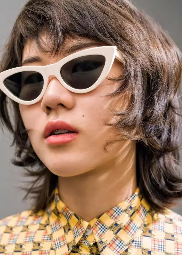 窦靖童|窦靖童和窦佳嫄，长相酷似双胞胎，天后王菲却令两人差距太大