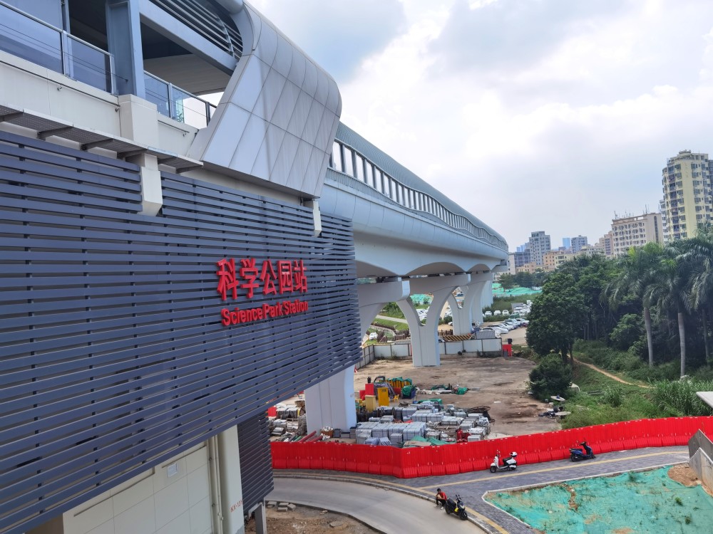 蛮大的,种满了荔枝树,龙眼树,待建好肯定是一个环境十分优美的大公园