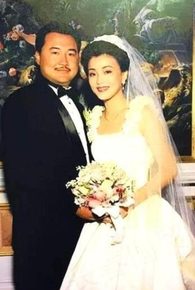 杨澜|主持人杨澜谈出道30年，自曝没背景没关系，网友：不靠老公靠实力