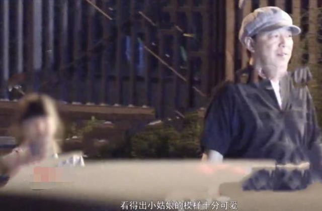 黄渤|黄渤二女儿低调罕曝光，打扮朴素模样乖巧可爱，袁泉也带女儿在场