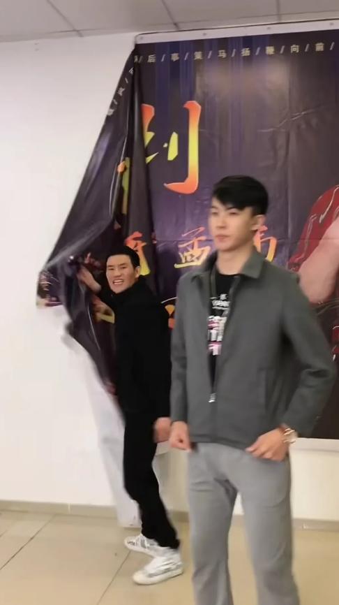 闫学晶|吃瓜日报丨闫学晶已离婚再嫁？王宝强否认与冯清结婚？嘎子哥直播间被砸？