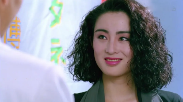 关键时刻,绮梦来到了比赛现场,左颂星终于恢复了功力,最终打败了洪爷.