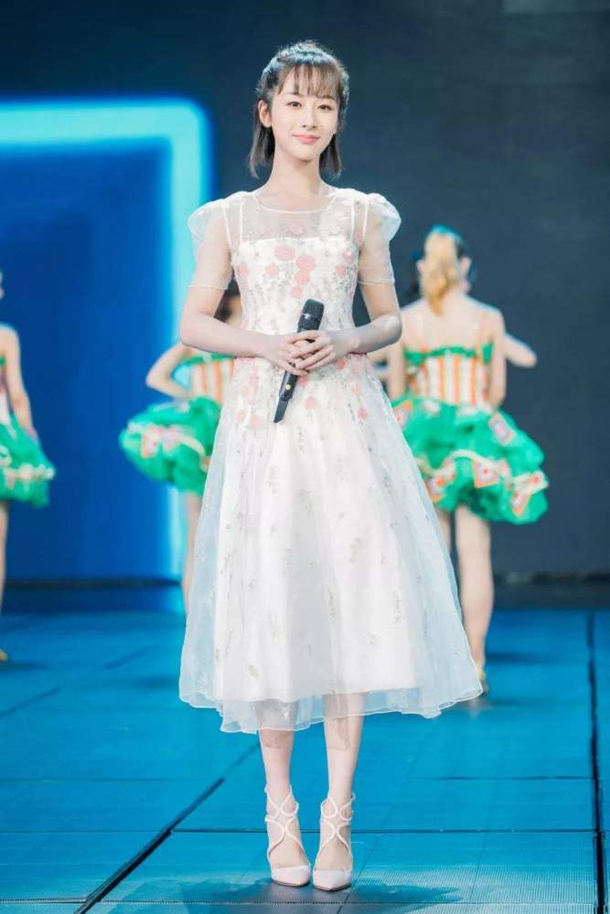 杨紫|杨紫：面对抹黑与否定，一路走来她有多不容易？