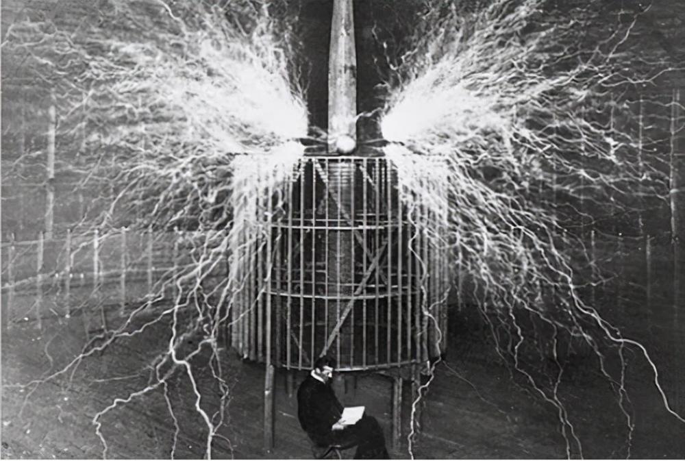 尼古拉·特斯拉_历史人物|被神化的科学怪人：尼古拉·特斯拉，他的十大预言都是什么？