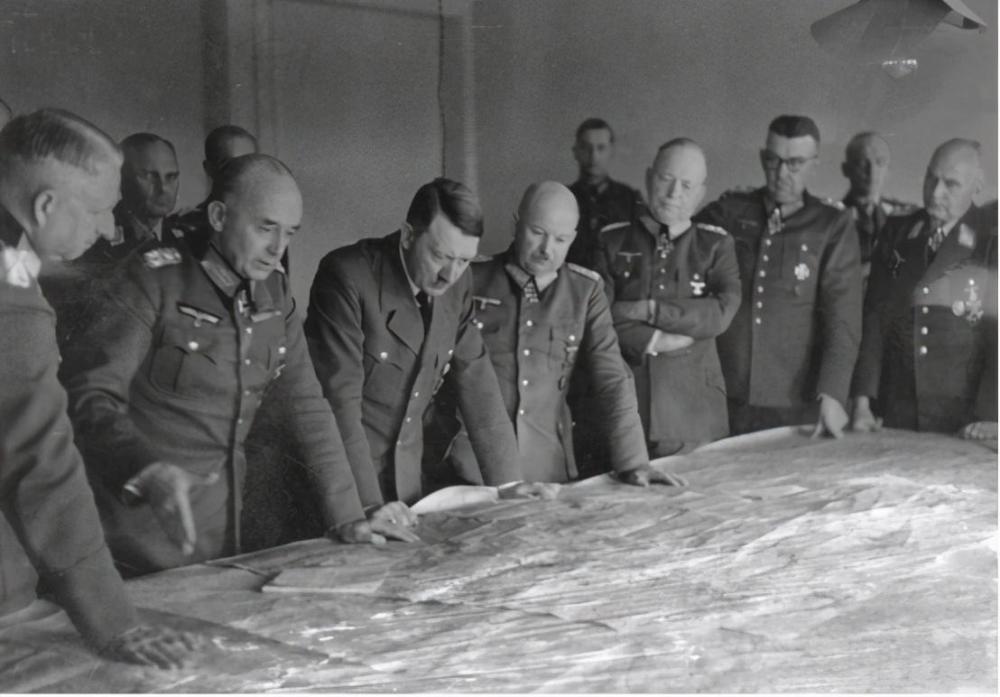 尼古拉·特斯拉_历史人物|被神化的科学怪人：尼古拉·特斯拉，他的十大预言都是什么？