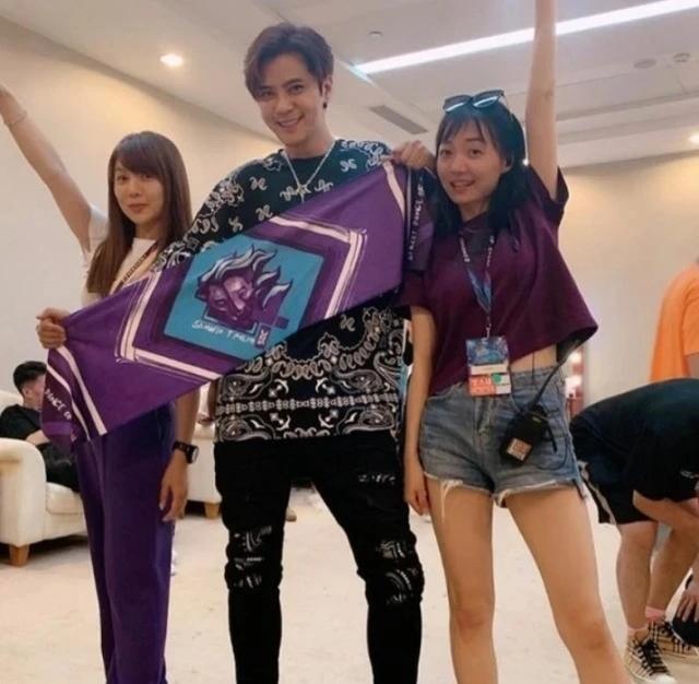 罗志祥|罗志祥高调大秀好身材，一身运动装造型帅气，对镜自拍状态超好