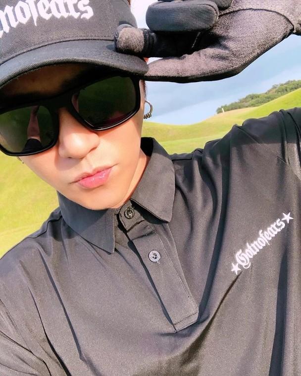 罗志祥|罗志祥高调大秀好身材，一身运动装造型帅气，对镜自拍状态超好