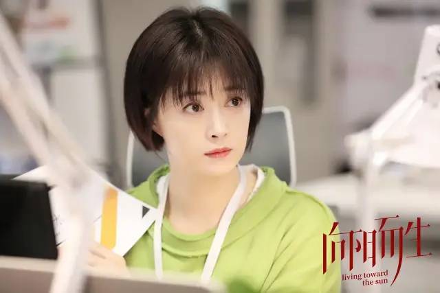 白百何|跟白百何比，蒋欣这回真的不太行…