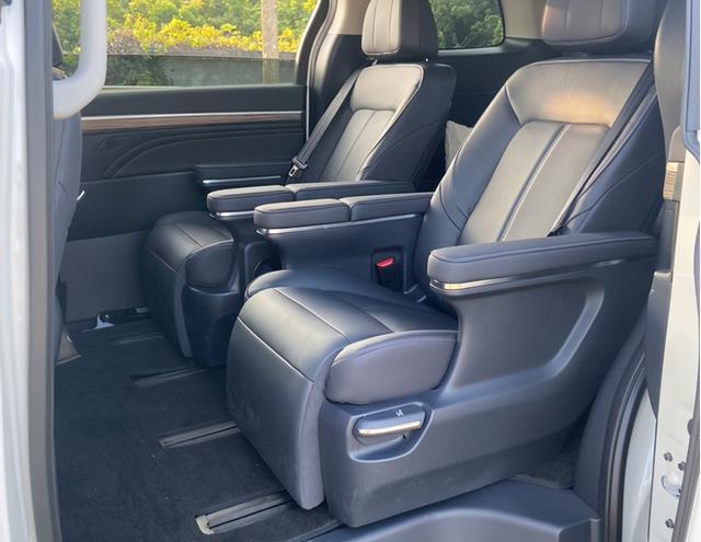 广东美女花26万元买广汽传祺gm8,家用保姆车,专门接送孩子|广汽传祺