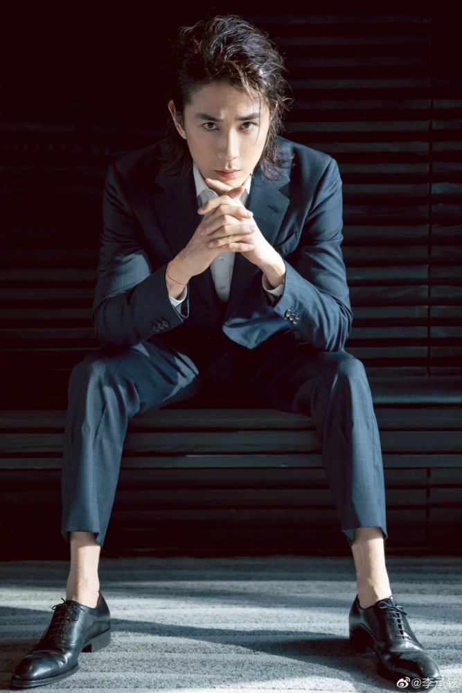 李承铉|36岁戚薇首谈生育细节，惹十万网友心疼：遇上李承铉真的太“惨”