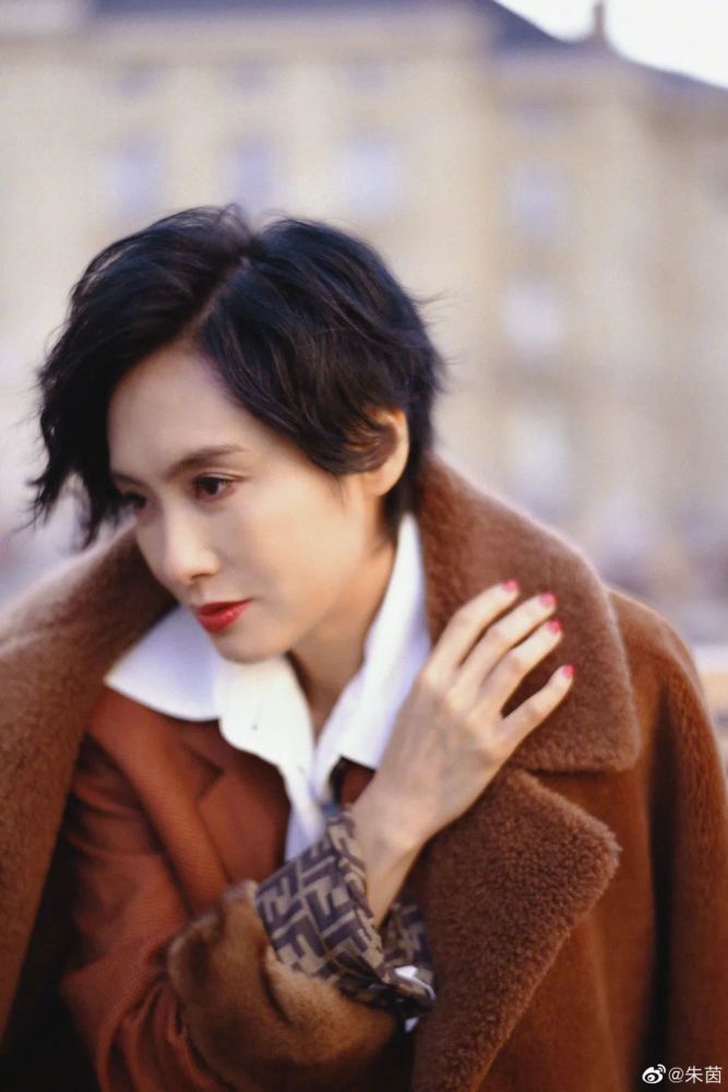 李承铉|36岁戚薇首谈生育细节，惹十万网友心疼：遇上李承铉真的太“惨”