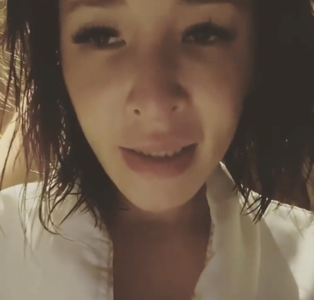 萧亚轩|萧亚轩突然发布怪异视频，头发凌乱连话都说不清楚，还不断吸鼻涕