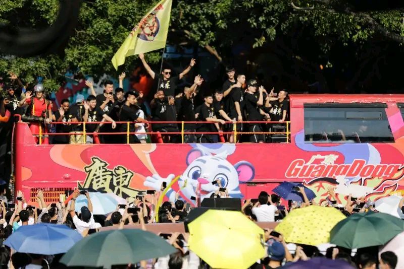 北京|三消息！辽篮青训连败，广东夺冠巡演开香槟庆祝，浙江拿下三外！
