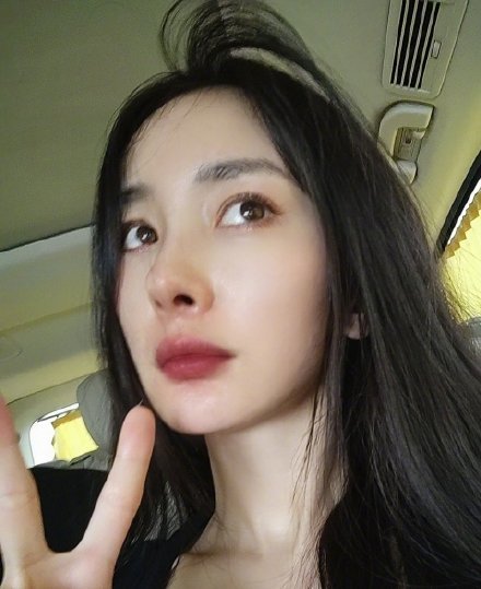 赵丽颖|赵丽颖杨幂双方粉丝因金鹰视后而互撕，视协回应：两者有差别