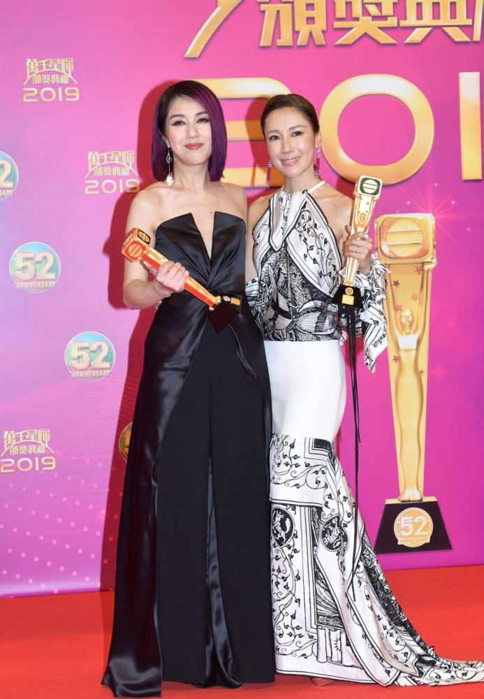 李施嬅|恭喜！李施嬅获封民选视后，晒奖杯露甜美微笑，曾穷到兜里剩一元