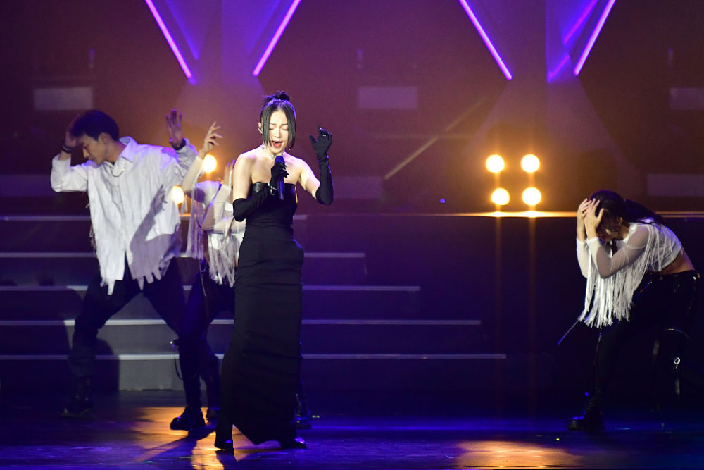 毛不易|毛不易、张韶涵获BME优秀男女歌手 R1SE获奖、孟美岐秀唱功