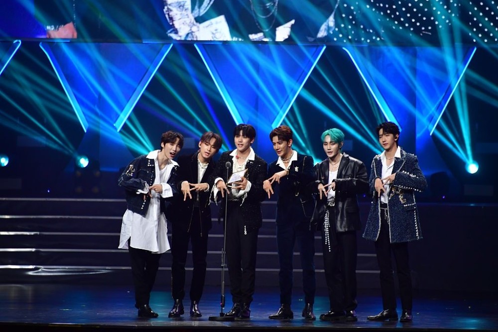 毛不易|毛不易、张韶涵获BME优秀男女歌手 R1SE获奖、孟美岐秀唱功