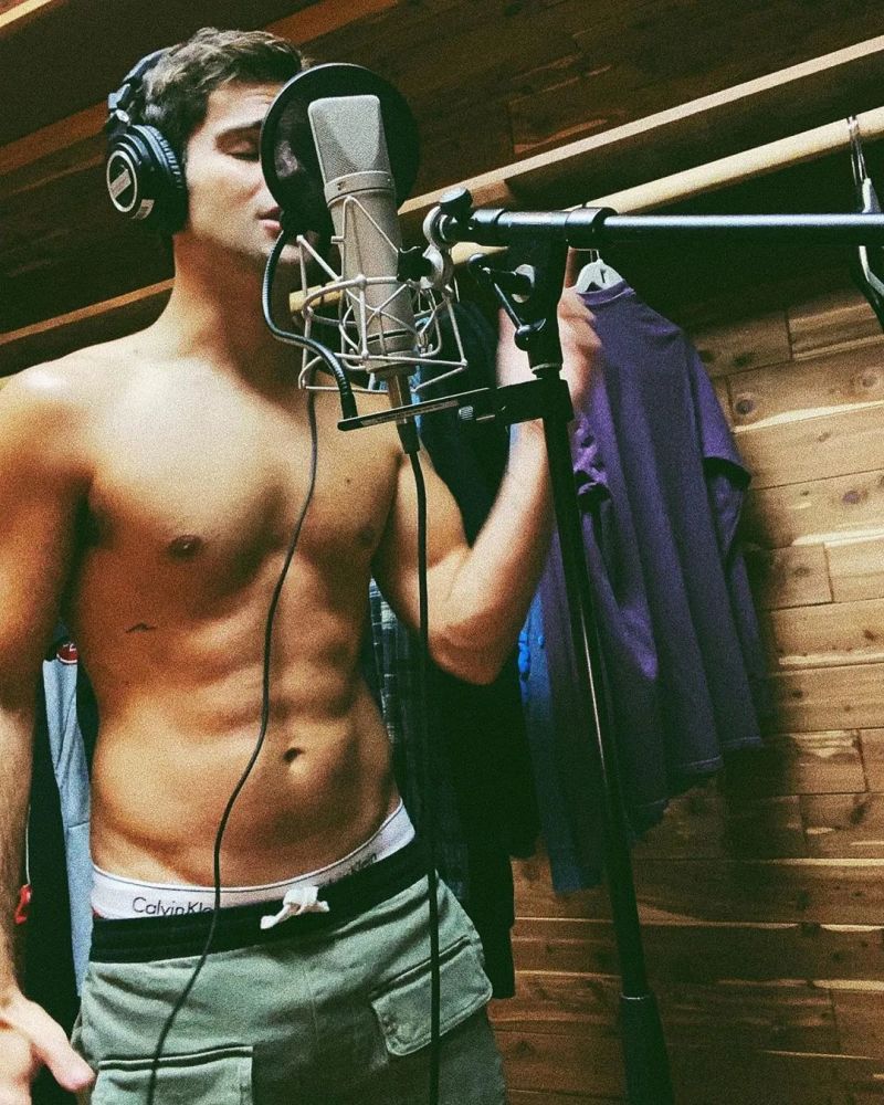 demi lovato|Demi Lovato 前未婚夫请求网友放他一马，不要再攻击他了…