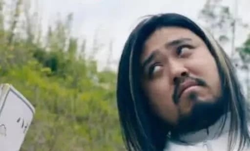 有一种"整容"叫《西虹市首富》大聪明,现在穿上西装的他,男神一枚!