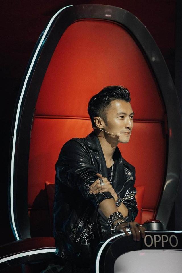 谢霆锋|40岁谢霆锋和44岁王力宏，最近同台演出，王力宏肉眼可见苍老