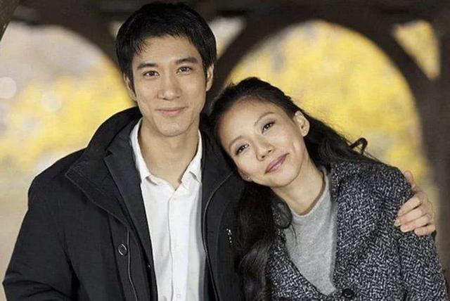 谢霆锋|40岁谢霆锋和44岁王力宏，最近同台演出，王力宏肉眼可见苍老