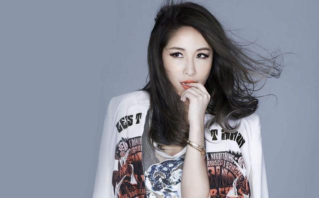 萧亚轩|萧亚轩有情况？半夜发哭泣视频又秒删，不停吸鼻涕状态怪异引猜测