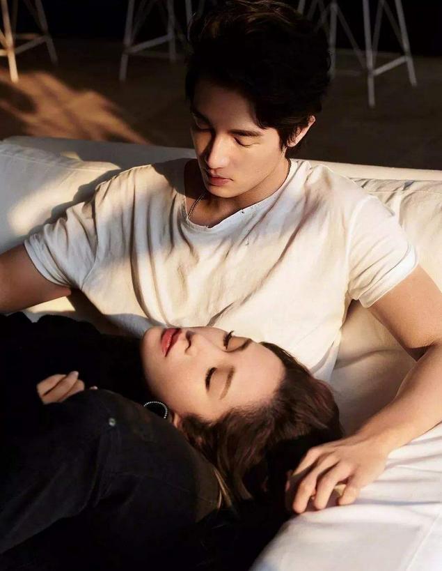 萧亚轩|萧亚轩有情况？半夜发哭泣视频又秒删，不停吸鼻涕状态怪异引猜测