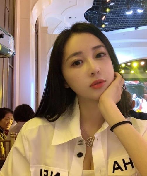 宣云|上海名媛群靠“拼”装精致连二手丝袜都拼单，与天王嫂培训营异曲同工