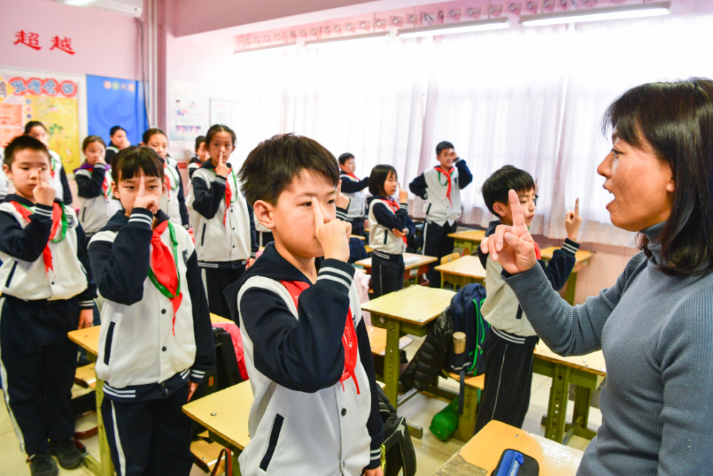 北京|北京中小学每学期要设近视防控宣传月，每天做家庭护眼按摩操