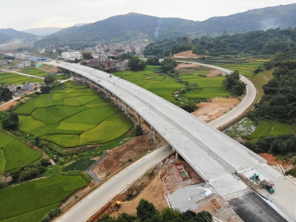 大浦高速三分部主线6座桥梁全部架设完成,年底要通车啦!