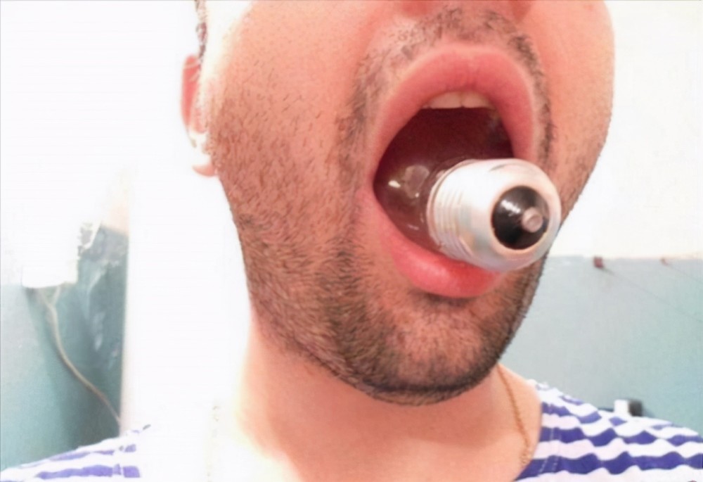 熊孩子|“熊孩子”卡在了华为体验店，为什么有的缝隙进去容易出来难？