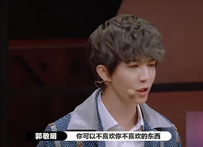 郭敬明|李成儒郭敬明斗嘴霸占热搜，但“拉偏架”的大鹏，真不适合当主持