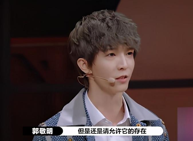 郭敬明|李成儒郭敬明斗嘴霸占热搜，但“拉偏架”的大鹏，真不适合当主持