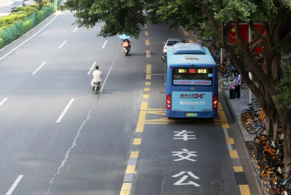 搶險工程車等也可在公交專用道通行,在規定時間段之外,社會車輛即可以