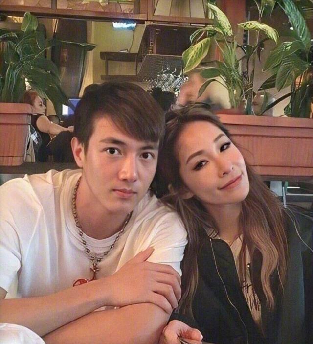 萧亚轩|鲜肉收割机萧亚轩深夜失神痛哭，哪个女人的风光不是伴随着苦楚