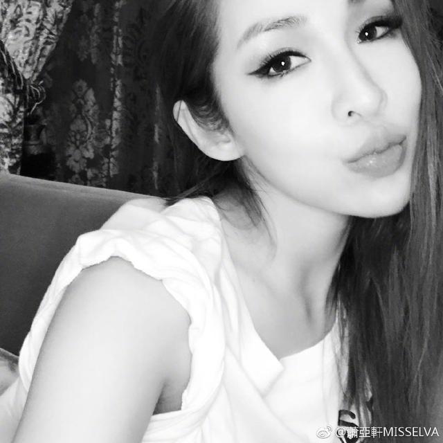 萧亚轩|鲜肉收割机萧亚轩深夜失神痛哭，哪个女人的风光不是伴随着苦楚