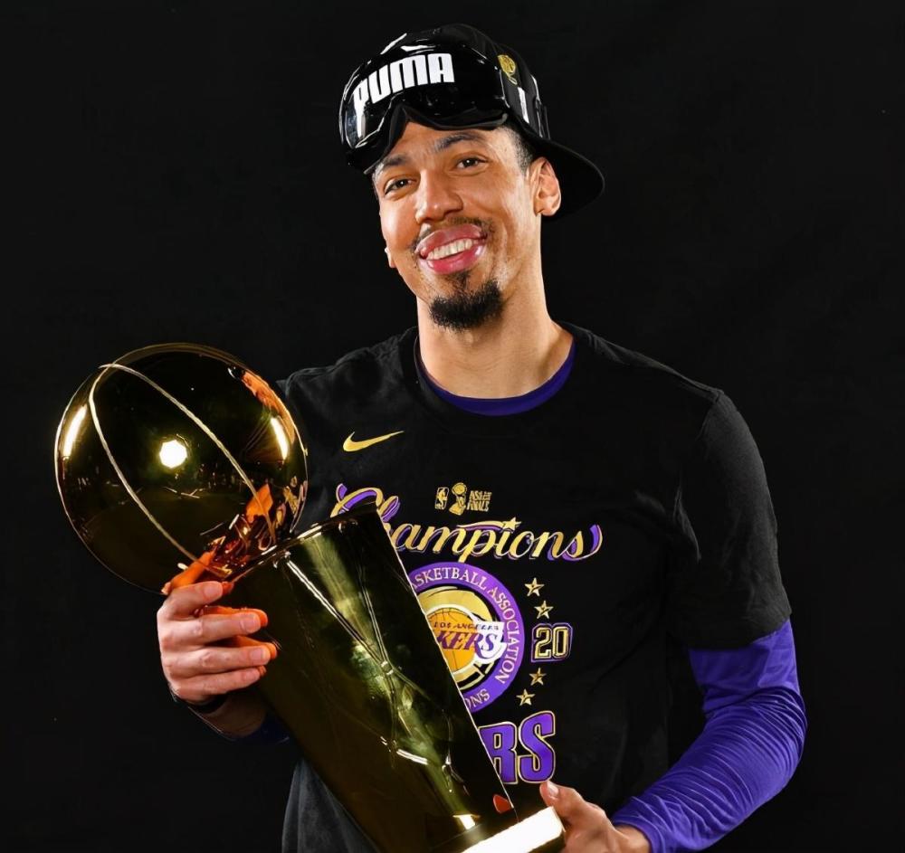 湖人时隔十年再夺nba总冠军,詹姆斯荣获fmvp,热火值得致敬和敬佩