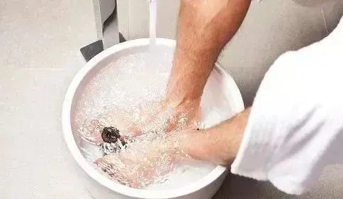 肾脏|人到中年，五个伤肾行为，最好一个不做，养护肾脏，做好六件事