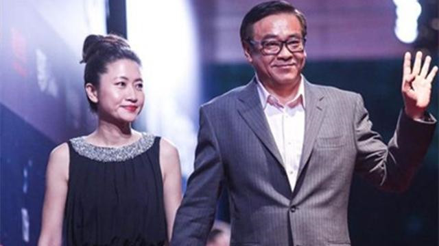 尔冬升|尔冬升有多豪横？出自电影世家，20岁当男主，前女友是张曼玉