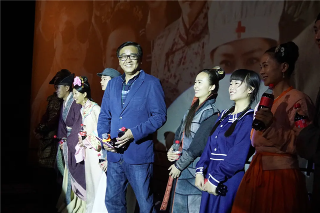 尔冬升|尔冬升有多豪横？出自电影世家，20岁当男主，前女友是张曼玉