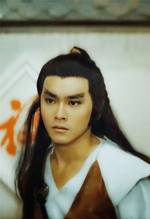 尔冬升|尔冬升有多豪横？出自电影世家，20岁当男主，前女友是张曼玉