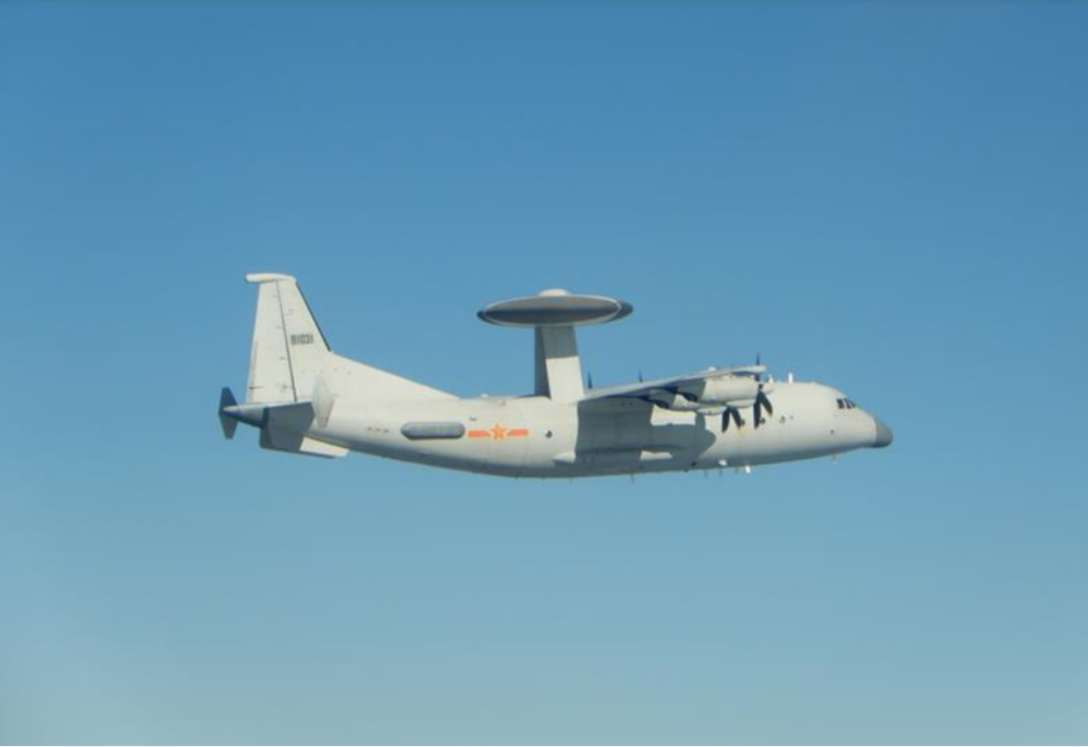 资料图:台军拍摄的解放军空警-500预警机