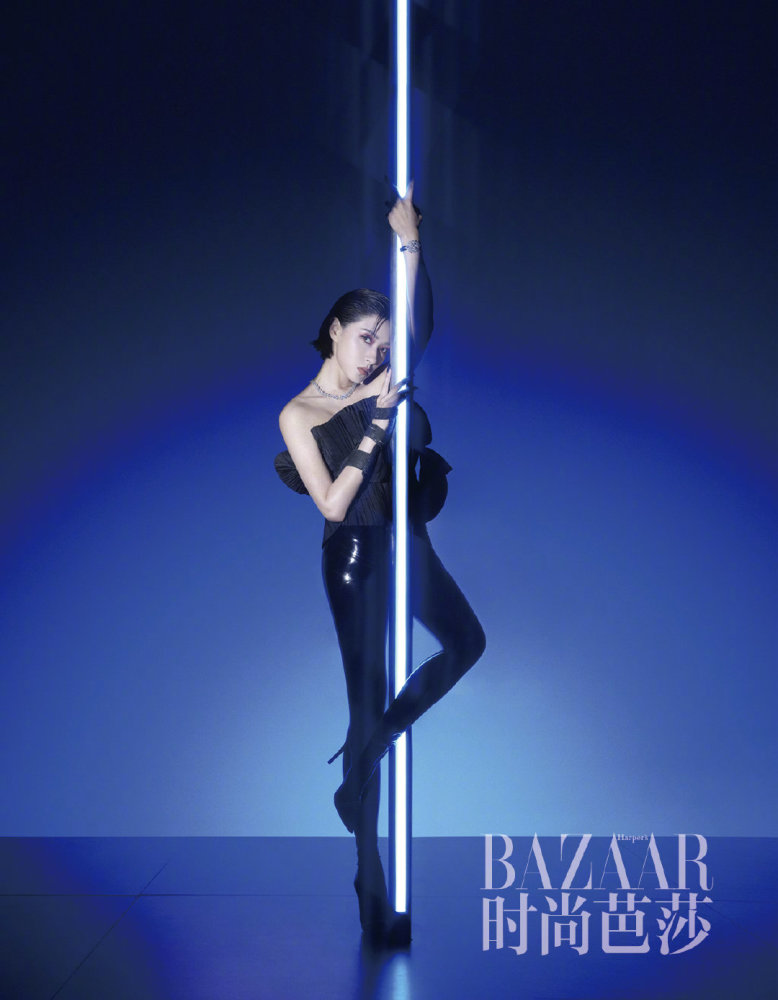万茜|万茜钢管舞大片被曝，风格变化有点大，出道18年终成一线女星